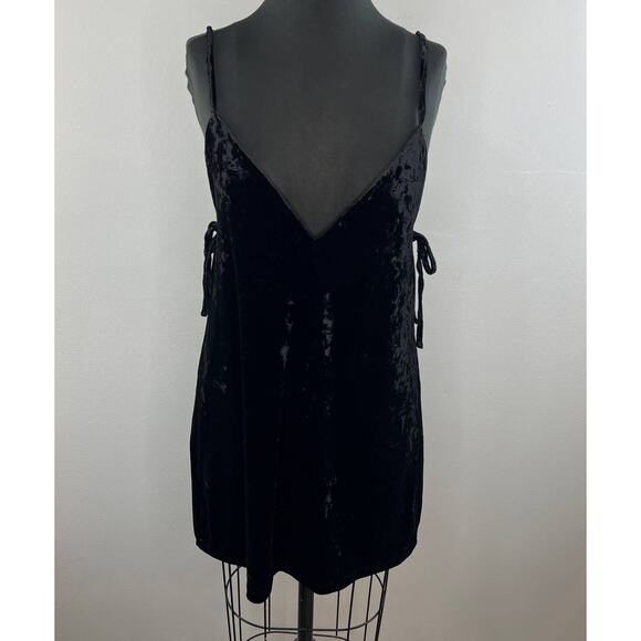 Tobi Dresses & Skirts - TOBI Black Valari Crushed Velvet Side Tie Strappy Plunge Backless Mini Dress M